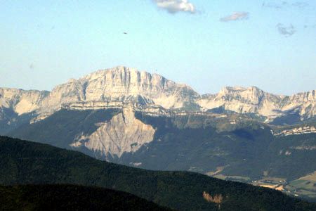 Les Gorges du Baconnet et, en arrière-plan, le Grand Veymont