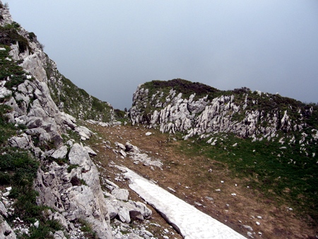 Sillon rocheux près du gouffre de Cognières (Vercors)