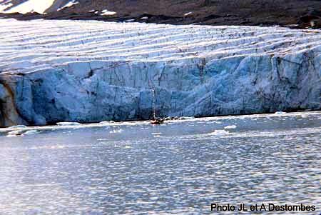 Falaises terminales de glaciers au Spitzberg