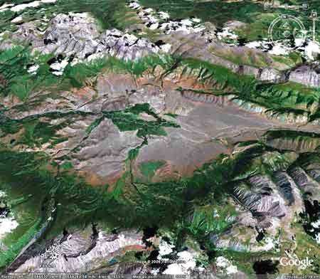 Vestiges d'un lac actuellement desséché dans le massif de l'Altaï en Russie