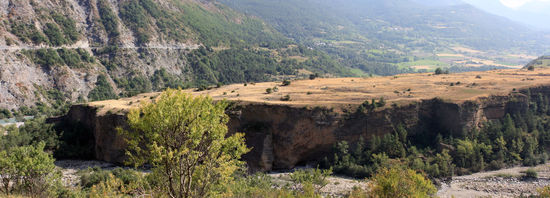 Le début de la terrasse de Châteauroux dans les Hautes-Alpes