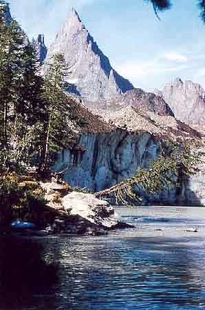 Lac du Miage devant l'Aiguille Noire de Peuterey