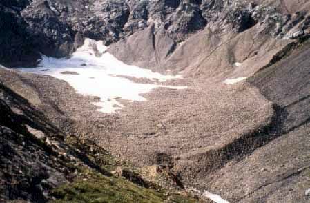 Moraine de névé sous le col du Rochail (vallée de la Romanche, Isère)