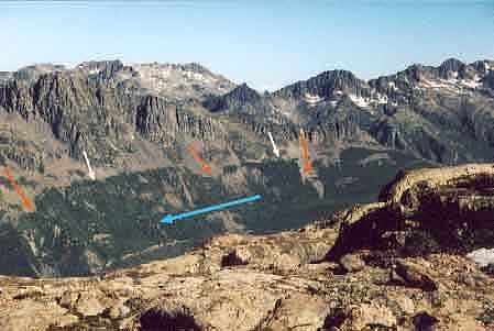 Moraine latérale dans la vallée de Vaujany en Isère Moraine latérale dans la vallée de Vaujany en Isère