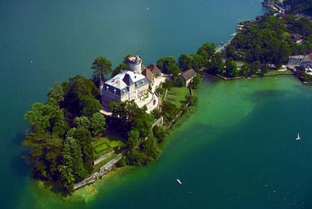 La presqu'ile de Duingt sur le lac d'Annecy en Haute-Savoie