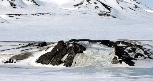 Un Pingo au Svalbard en Norvège