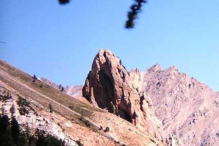 L'Aiguille Rouge au-dessus de la Vallée Etroite (Hautes-Alpes)