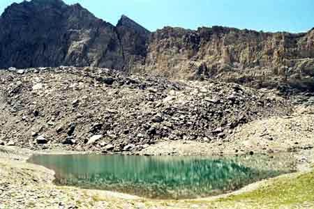 Le lac d'Asti dans le Queyras (Hautes-Alpes)