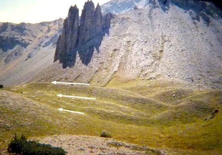 Sillons vallonnés dans la vallée du col de l'Échelle, Hautes-Alpes