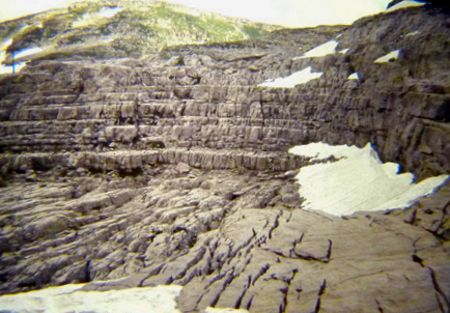 Un karst à banquettes sur le Désert de Platé en Haute-Savoie