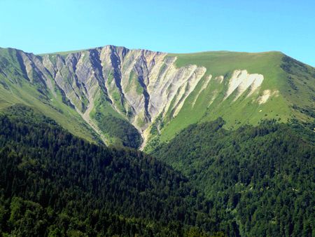 L'imposant versant d'érosion du Grand Serre en Isère