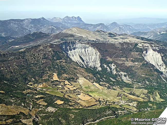 Les ravinements de Ruinas Blanc et des Miais dans le Diois