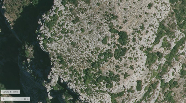 Délaissé morainique au sommet du Baou de Saint Jeannet (Alpes-Maritimes)