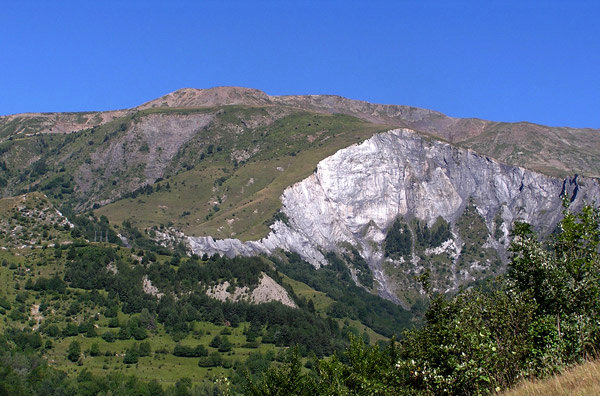 Le ravinement sous le chalet communal et celui de Clos Reymond