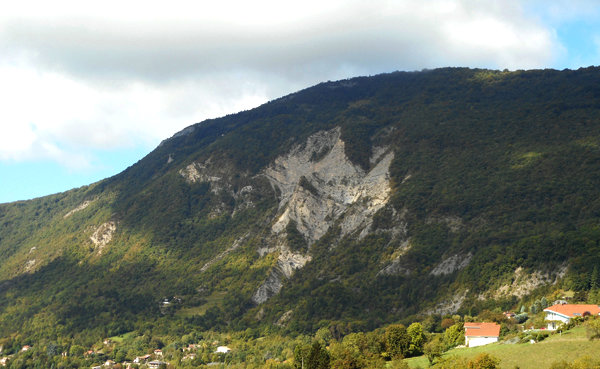 Le ravinement du Mont Rachais en Isère